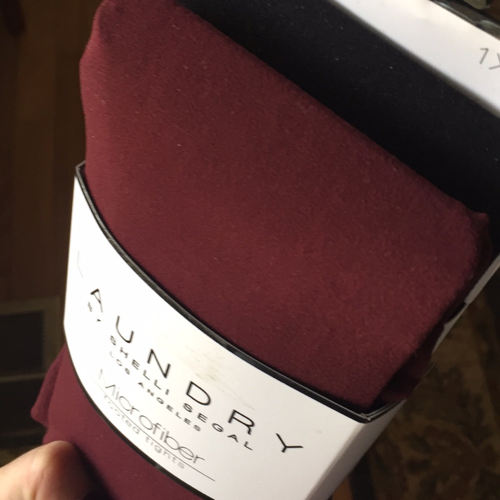 LAUNDRY Shelli Segal 2 pairs Footed Tights - Picture 2 of 4